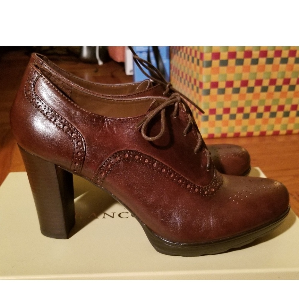 Franco Sarto leather Oxford heels in size 7.5